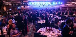 Trump in fuga per spari a Washington, un ‘eroe’ resta a tavola