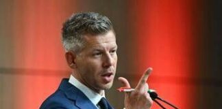 Ungheria, Magyar al lavoro per evitare il ritorno di Orban: “Solo due mandati per il premier”