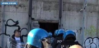 Adescata, segregata e costretta a violenze sessuali di gruppo per tre giorni: 5 fermi a Roma