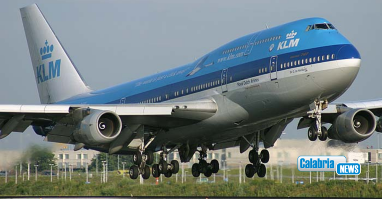 Hantavirus, “sorveglianza attiva” su 4 passeggeri del volo Klm atterrati in Italia: uno è calabrese