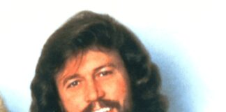 Barry Gibb vittima di fake new, i fan piangono (per errore) l’ultimo Bee Gees ancora in vita