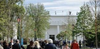 Biennale Arte, arrivati gli artisti a Venezia: lavori in corso a padiglione Russia