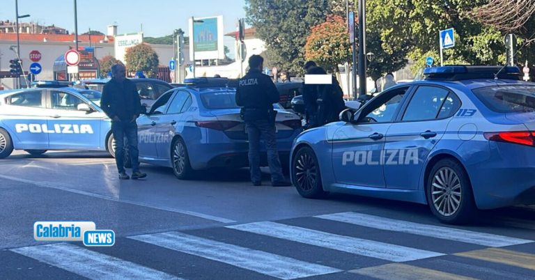 VIDEO-Piazza di spaccio attiva 24 ore su 24 a Reggio: arrestate 32 persone, riforniti 300 clienti al giorno