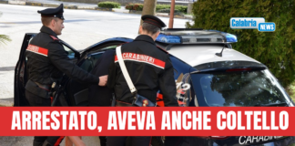 Isola Capo Rizzuto, prima minaccia titolare bar e poi si scaglia contro Carabinieri e sanitari 118