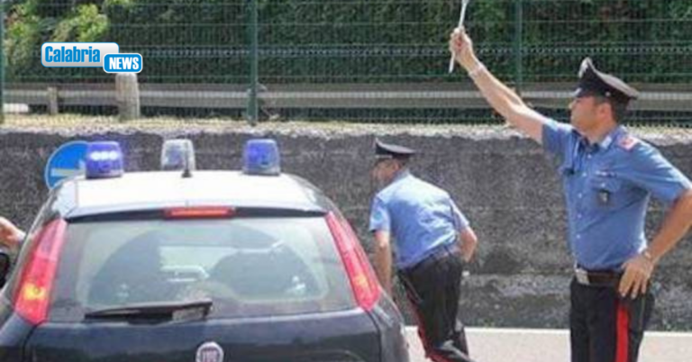 Cirò Marina, follia al volante in centro abitato. senza patente fugge, inseguito e arrestato
