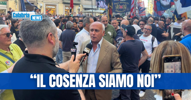 Manifestazione tifo rossoblù, Caruso: “Città merita rispetto, ambizione e futuro all’altezza della sua storia”