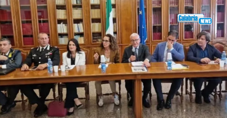 Presentato in Prefettura a Catanzaro il “Vademecum Antiusura-Liberi… non più oppressi!”