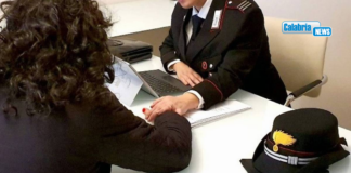 Calci e pugni all’ex compagna, lei chiama i Carabinieri: giovane arrestato in flagranza nel Crotonese