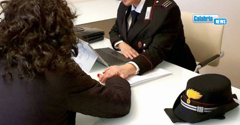 Calci e pugni all’ex compagna, lei chiama i Carabinieri: giovane arrestato in flagranza nel Crotonese