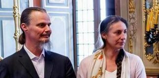 Famiglia nel bosco, la madre sulla separazione dai figli: “Momento traumatico ma rimarremo in Italia”