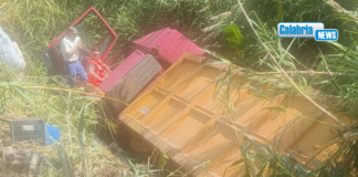 Incidente lungo la SS18 a Fuscaldo: Camion finisce in una scarpata, ferito il conducente
