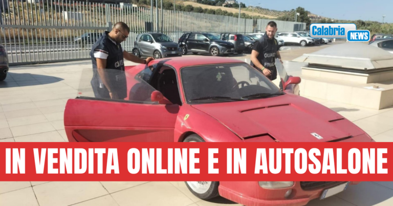 Catanzaro, fuori è una Ferrari ma “dentro” è una Toyota: proprietario denunciato per contraffazione