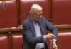 Giachetti si ammanetta al banco della Camera: “Io in Aula finché maggioranza non sblocca Vigilanza Rai”