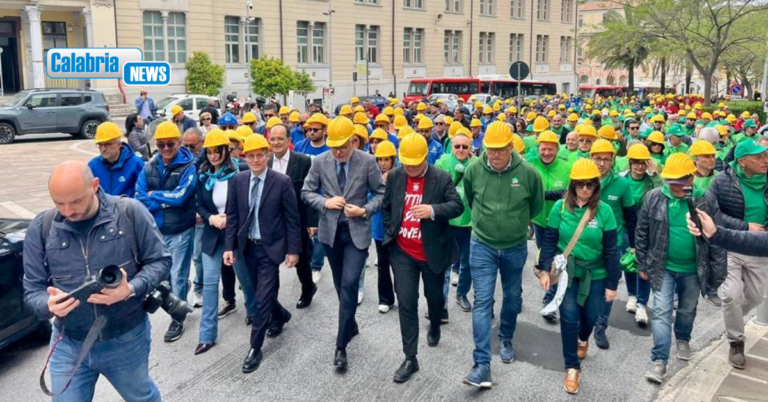 A Catanzaro una marcia silenziosa per i morti sul lavoro con Sindacati, Unindustria e Ance