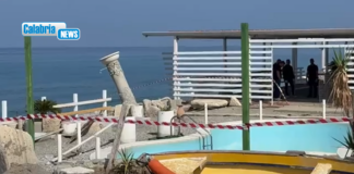 Tragedia in uno stabilimento balneare a Paola: 23enne schiacciato da piattaforma in cemento