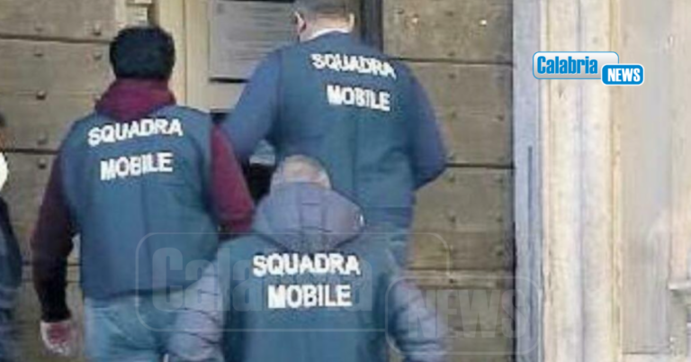 Reggio Calabria, due dipendenti del Comune e due imprenditori arrestati per corruzione
