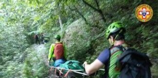 Precipita in un dirupo e finisce nel torrente, morto escursionista