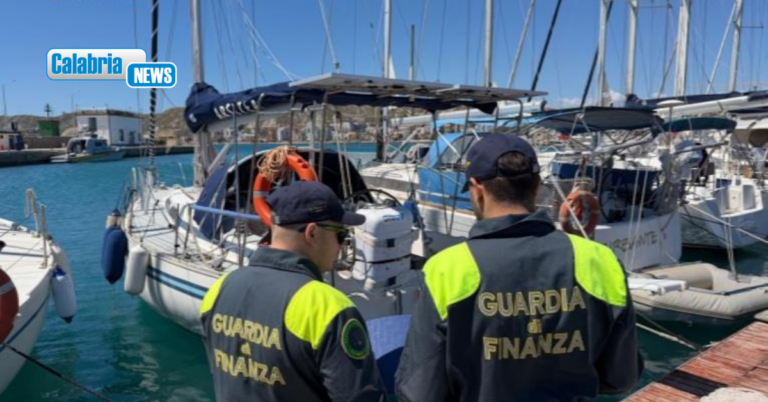 Crotone, GdiF scopre 6 imbarcazioni con bandiera estera “fantasma” per il fisco italiano