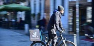Rider, istruttoria Antitrust su Glovo e Deliveroo per info ingannevoli