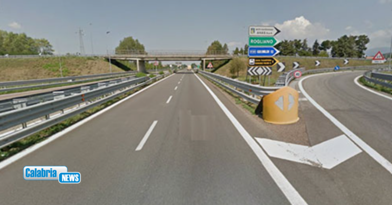 Conducente imbocca contromano rampa Rogliano A2 verso Cosenza: dipendente Anas fuori servizio lo salva