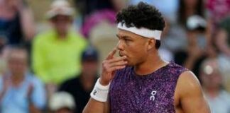 Roland Garros, cade un altro big: Shelton eliminato