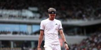Roland Garros, piove e Zverev vuole chiusura del tetto: “Cosa aspettate?”