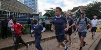 Sorpresa a Nairobi: Macron corre con Kipchoge, leggenda della maratona