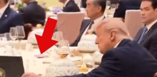 Trump apre il taccuino di Xi al banchetto di Stato, la ‘sbirciatina’ diventa virale