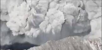 Vulcano erutta in Indonesia, muoiono tre escursionisti sul monte Dukono