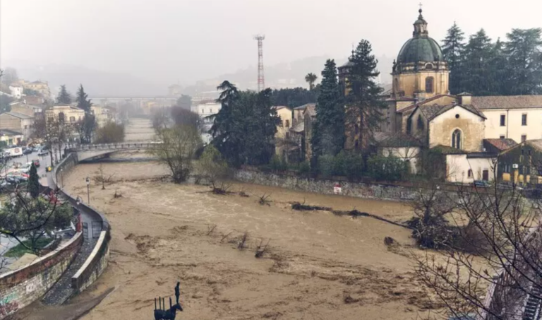 Meno piogge ma più alluvioni, il paradosso del Mediterraneo in uno studio ricercatori Unical