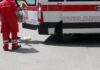 Accoltellato davanti a un bar a Ostia, morto 35enne: aggressore in fuga