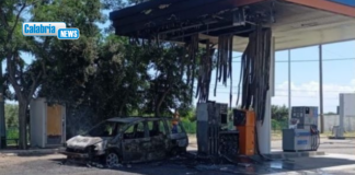 Quattro cadaveri carbonizzati trovati in auto in un’area di servizio ad Amendolara: Indagini in corso