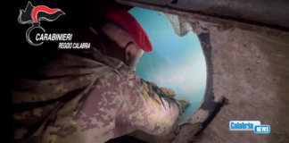 VIDEO-Carabinieri scoprono labirinto sotterraneo: Ad Ardore bunker con camera di fuga e cunicoli segreti