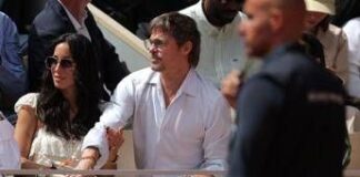 Brad Pitt spettatore al Roland Garros, in tribuna con la fidanzata Ines de Ramon