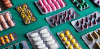 Farmaci in valigia, quali portare con sé in vacanza e come conservarli correttamente