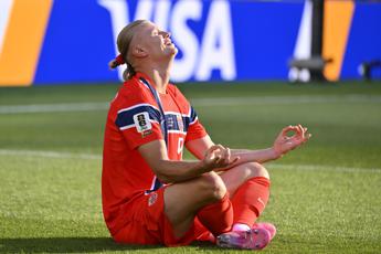 Haaland trascina la Norvegia, doppietta e show all’esordio Mondiale
