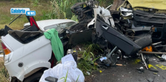 Scontro frontale tra minicar e un’auto nella Piana di Gioia Tauro: tre feriti, grave una minorenne