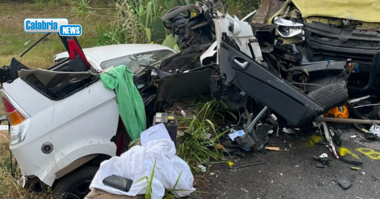 Scontro frontale tra minicar e un’auto nella Piana di Gioia Tauro: tre feriti, grave una minorenne