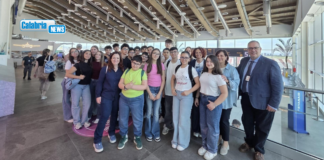 Studenti “doganieri per un giorno” all’aeroporto di Lamezia: si chiude il progetto sulla legalità