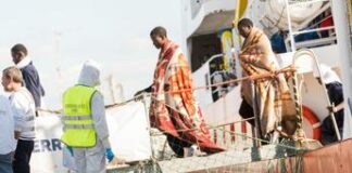 Migranti, via libera del Parlamento Ue a direttiva sui rimpatri. Meloni: “Promessa mantenuta”