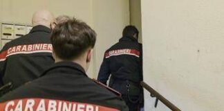 Napoli, picchia la nonna e lo annuncia sui social: arrestato