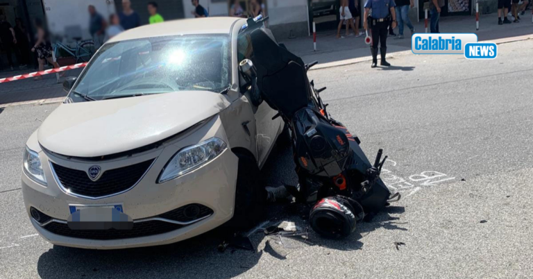 Violento impatto auto-moto a Nocera Terinese Marina: morto 47enne, contusa giovane donna incinta