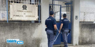 Nel Reggino la Polizia denuncia tre minorenni: avevano coltelli a scatto e una pistola ad aria compressa