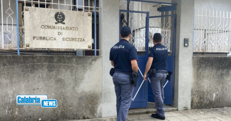 Nel Reggino la Polizia denuncia tre minorenni: avevano coltelli a scatto e una pistola ad aria compressa