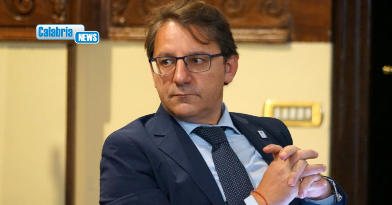 Abolire bollo auto, Tridico (M5s): “Occhiuto in campagna elettorale mi dava del populista, ora ci copia”