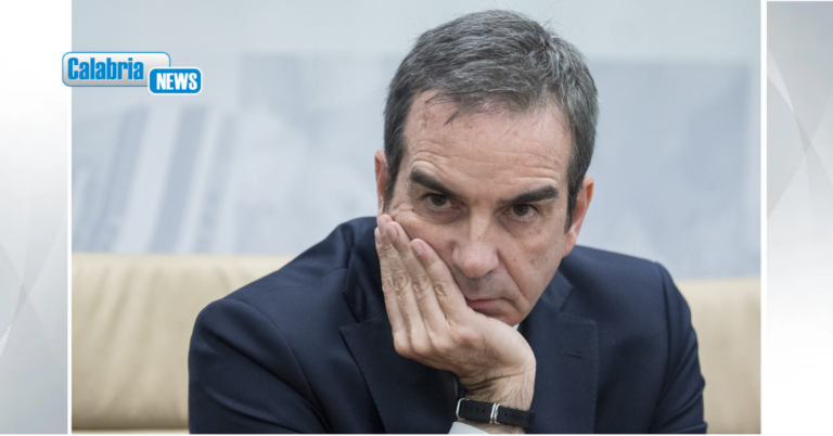 La Procura di Catanzaro chiede al Gip la proroga delle indagini per corruzione su Roberto Occhiuto