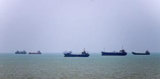 Usa-Iran, resta nodo Hormuz. Trump: “Nessun pedaggio durante e dopo cessate il fuoco”. Oggi colloqui in Svizzera