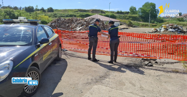 Vibo Valentia, GdiF sequestra discarica abusiva di eternit alle porte della città capoluogo