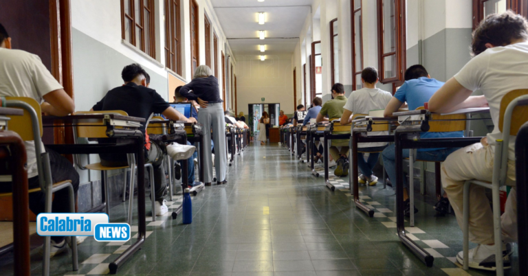 Maturità 2026, tracce di italiano: Assemblea Costituente e discorso di Saragat, Pavese e Brancati per analisi testo