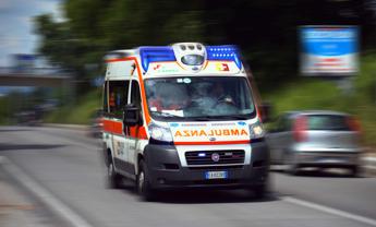 Belluno, cerca pezzi dello specchietto retrovisore in galleria: investito e ucciso 79enne